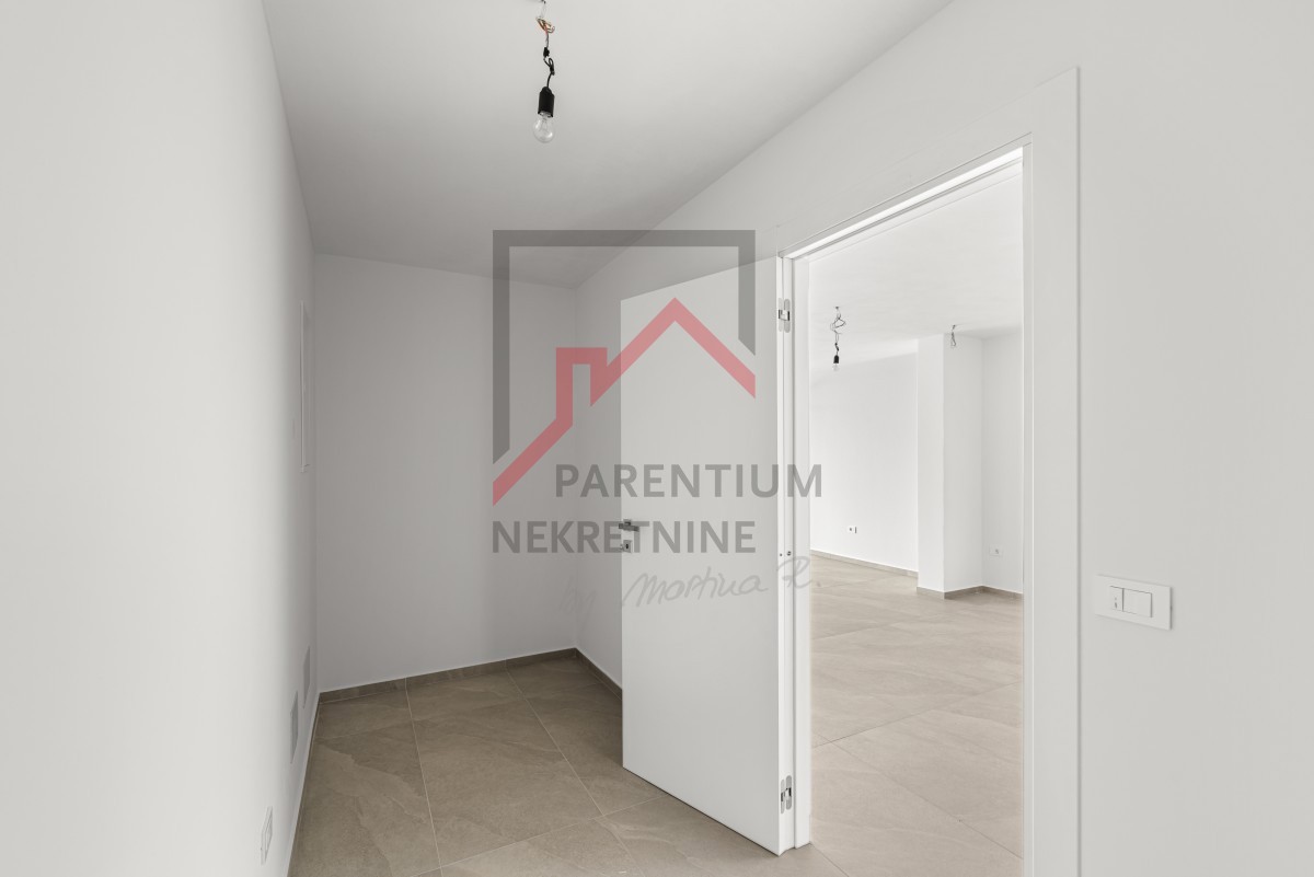 Istra, Novigrad - Istra, Novigrad - Moderna novogradnja z vrtom, teraso in pogledom na morje