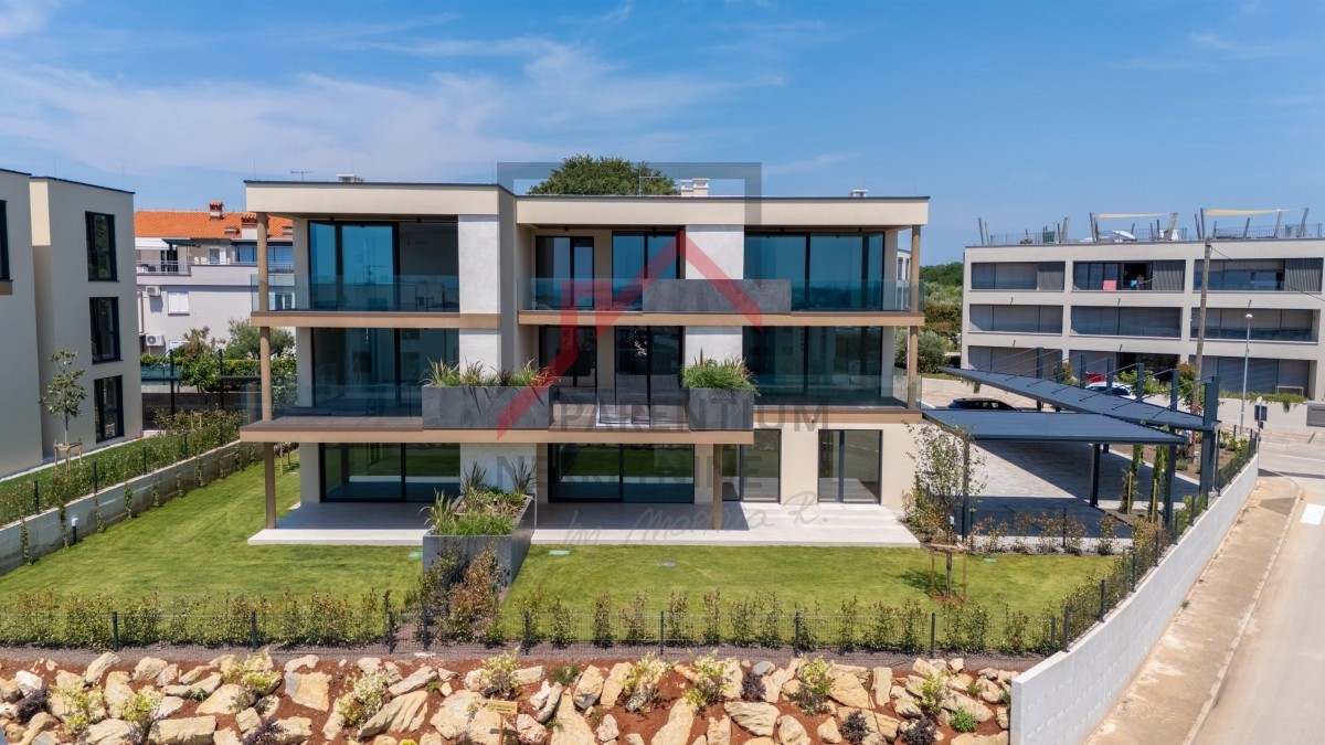 Istra, Novigrad - Istra, Novigrad - Moderna novogradnja z vrtom, teraso in pogledom na morje