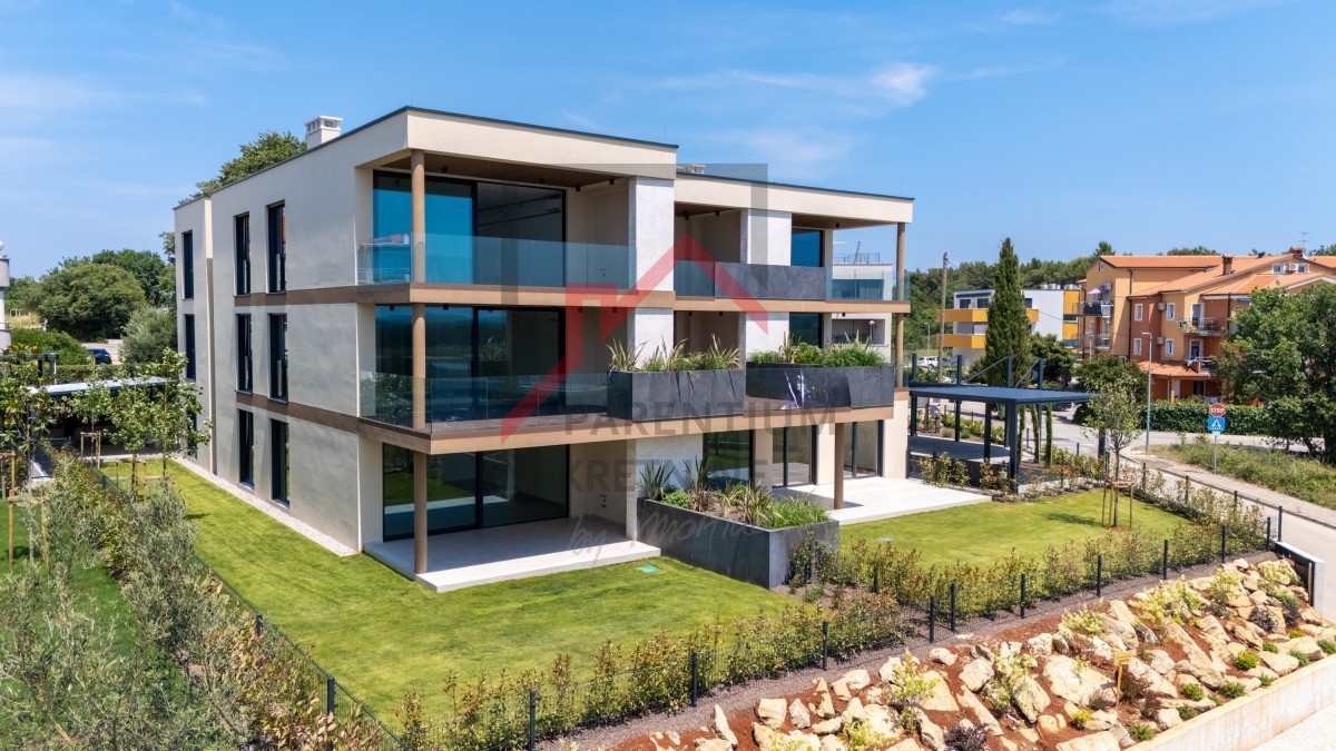 Istra, Novigrad - Istra, Novigrad - Moderna novogradnja z vrtom, teraso in pogledom na morje