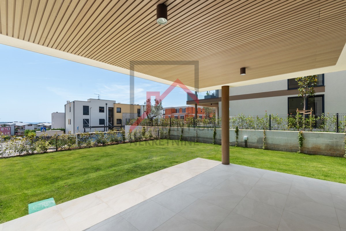 Istra, Novigrad - Istra, Novigrad - Moderna novogradnja z vrtom, teraso in pogledom na morje