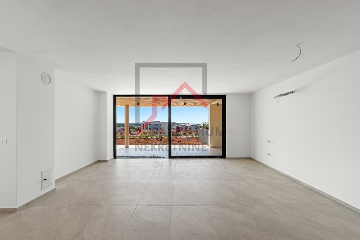 Istra, Novigrad - Istra, Novigrad - Moderna novogradnja z vrtom, teraso in pogledom na morje