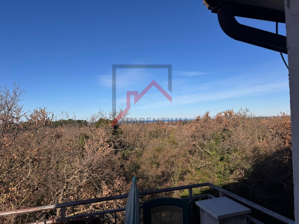 Apartma z dvema spalnicama in dvema terasama v bližini mesta Poreč