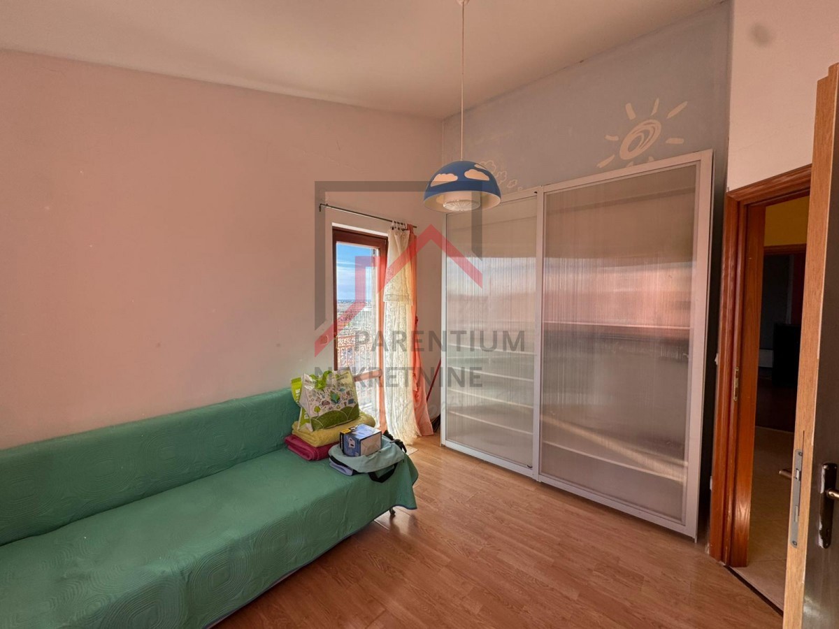 Apartma z dvema spalnicama in dvema terasama v bližini mesta Poreč