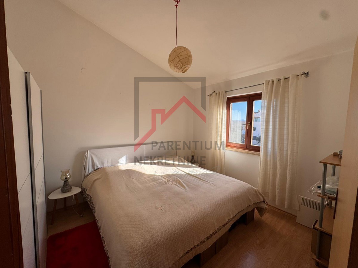 Apartma z dvema spalnicama in dvema terasama v bližini mesta Poreč