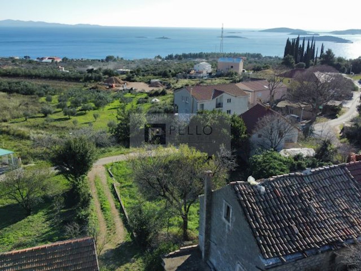 Kamnita hiša z vrtom (za obnovo)* odprt pogled na morje