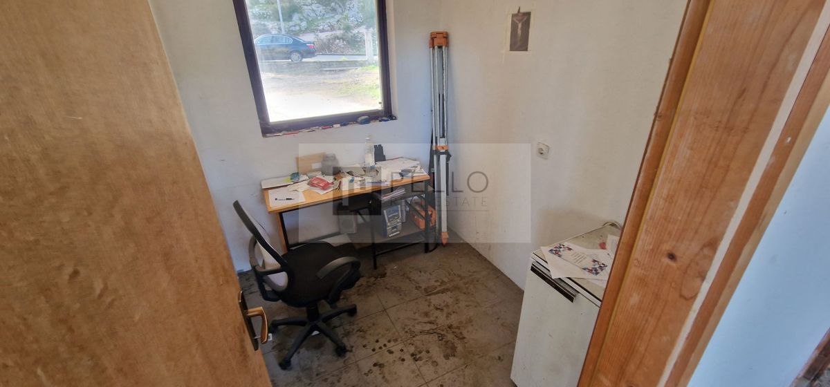 Dvonadstropna hiša v Trpnju za investicijo