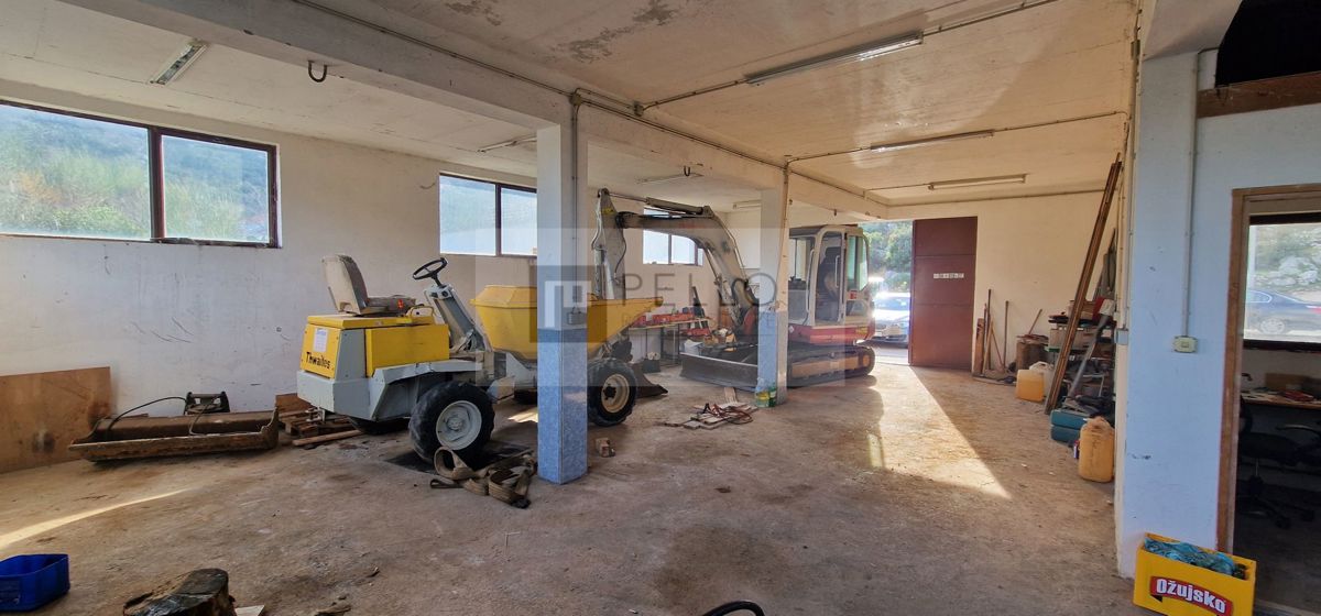 Dvonadstropna hiša v Trpnju za investicijo