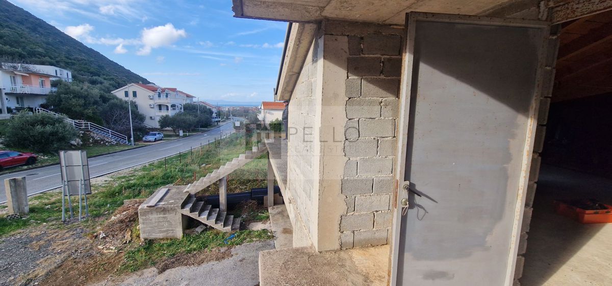 Dvonadstropna hiša v Trpnju za investicijo
