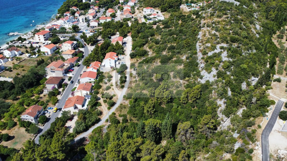 Parcela s čudovitim razgledom na morje (primerna za gradnjo vil, hiš, dvojčkov…). Atraktivna lokacija!