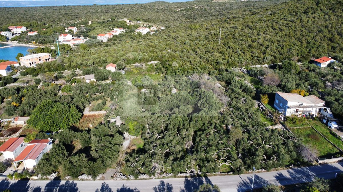 Stavbno zemljišče s pogledom na morje, površina 784 m²