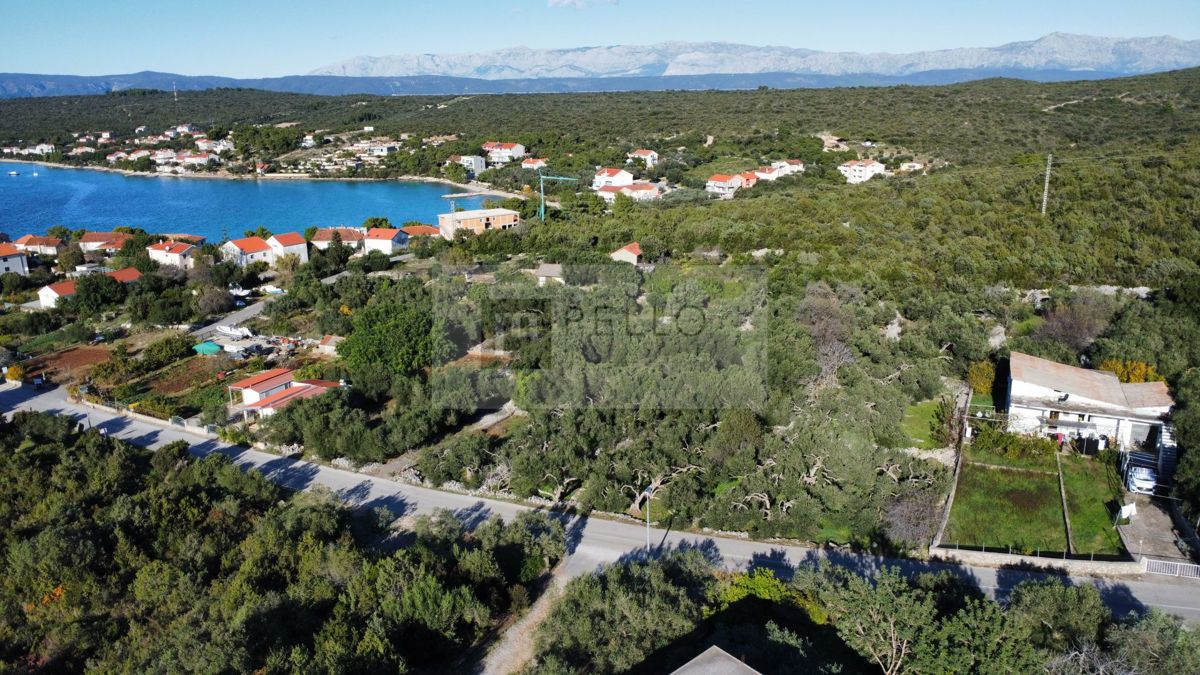 Stavbno zemljišče s pogledom na morje, površina 784 m²
