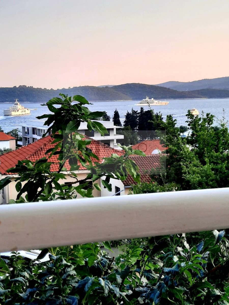 Hiša s čudovitim pogledom na morje in Korčulo...