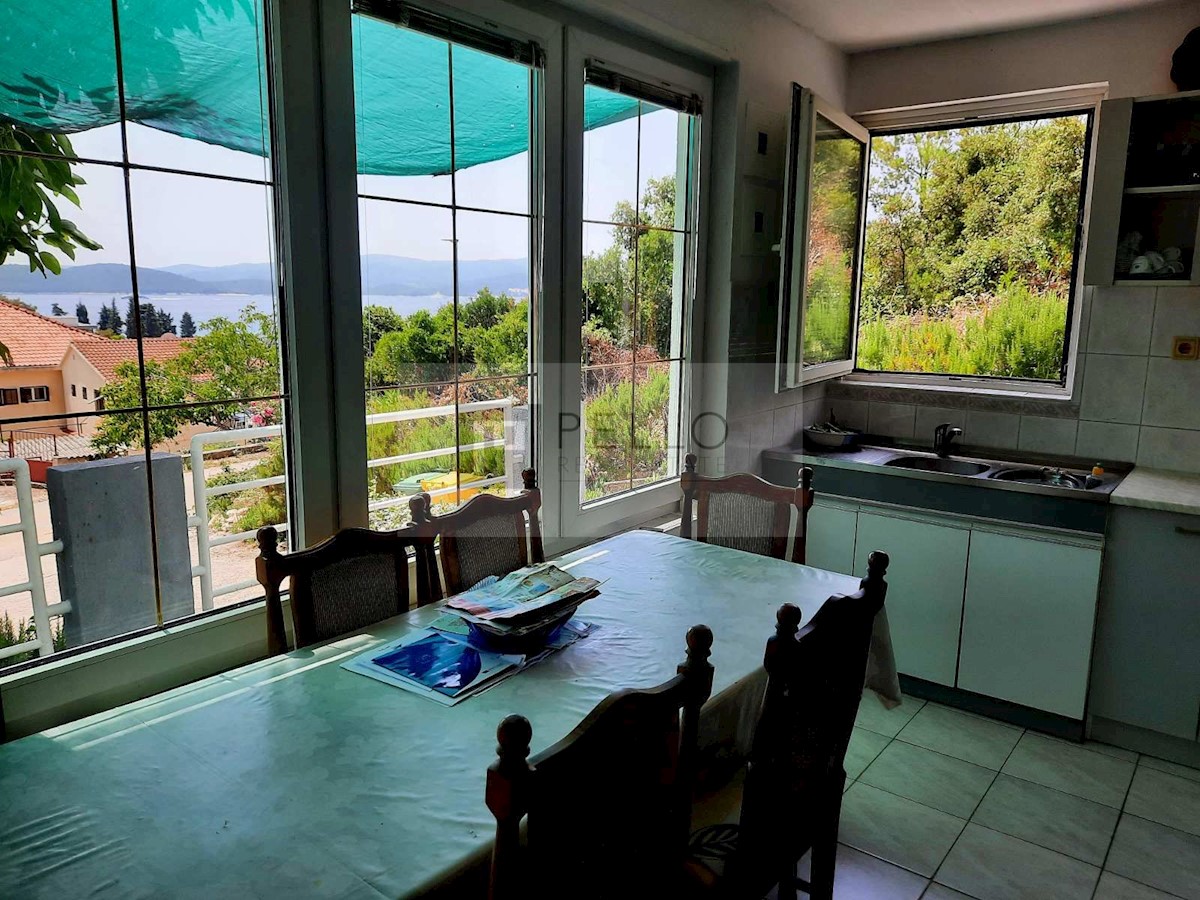 Hiša s čudovitim pogledom na morje in Korčulo...