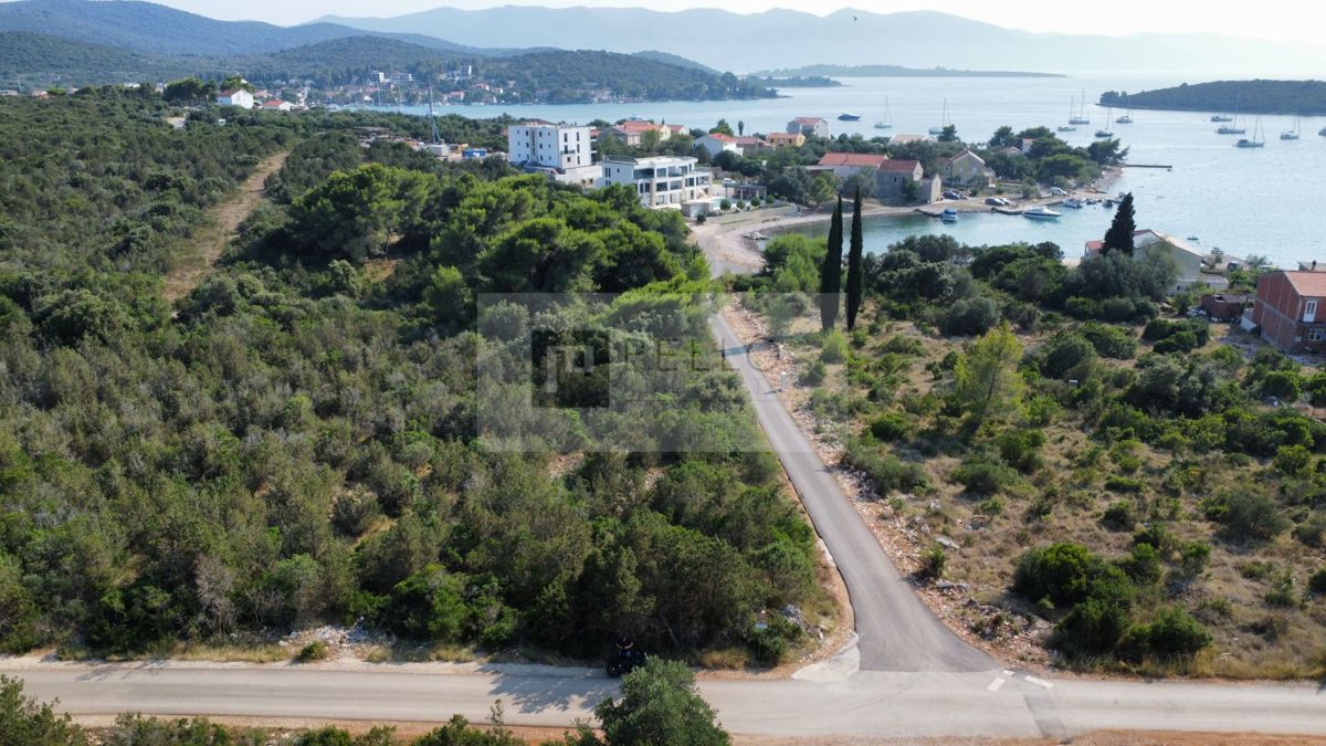 Gradbeno zemljišče – PRVA VRSTA OB MORJU! REDKOST! Lovište – Pelješac