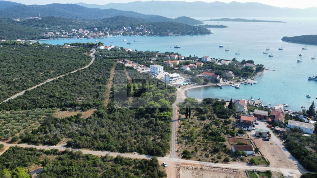 Gradbeno zemljišče – PRVA VRSTA OB MORJU! REDKOST! Lovište – Pelješac