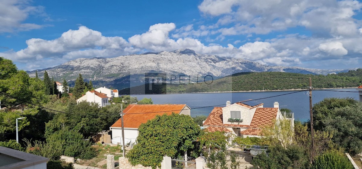 Hiša s pogledom na morje in otoček Badiju, 30 m od plaže (možen nakup po enotah).