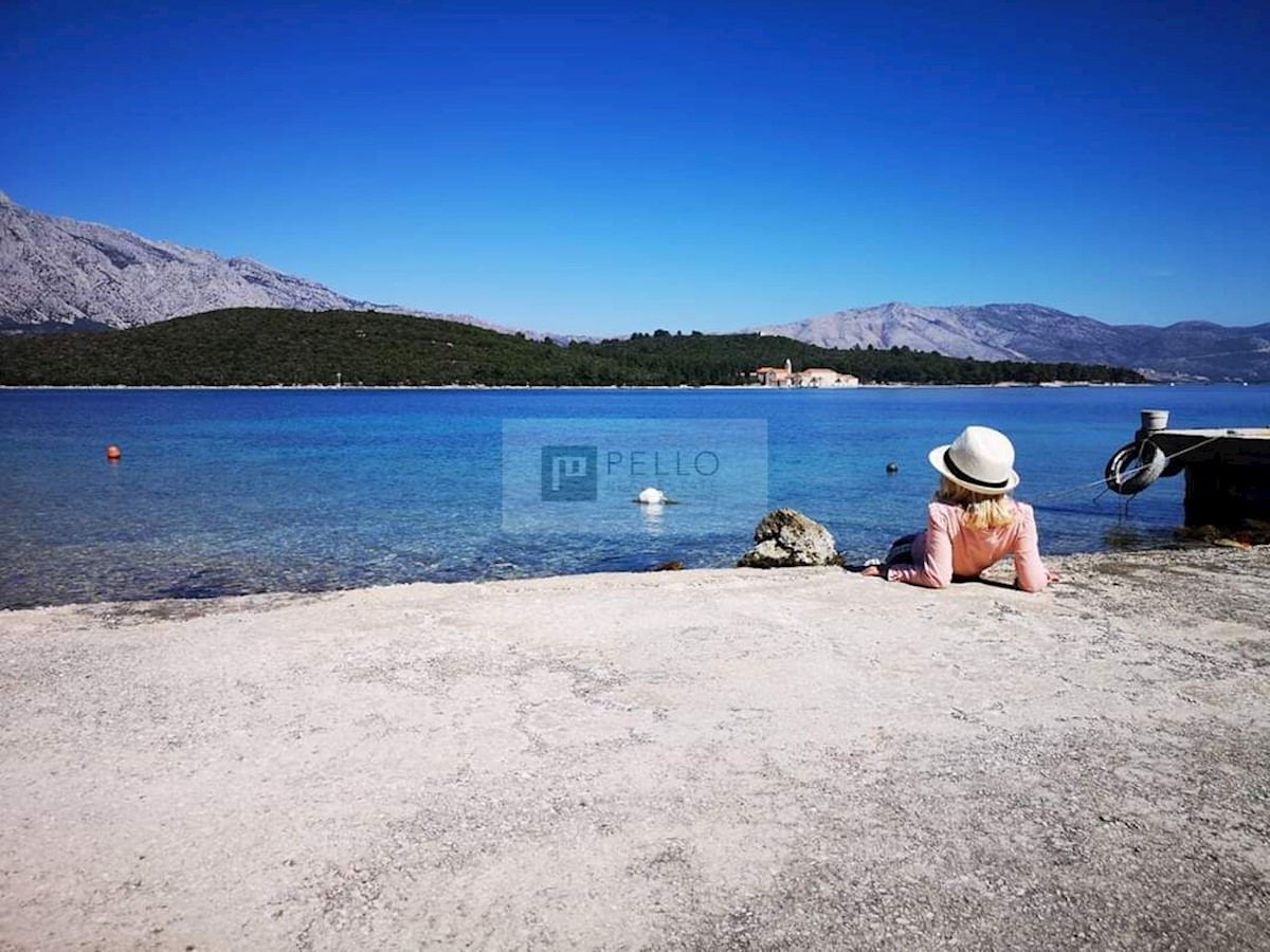 Hiša s pogledom na morje in otoček Badiju, 30 m od plaže (možen nakup po enotah).