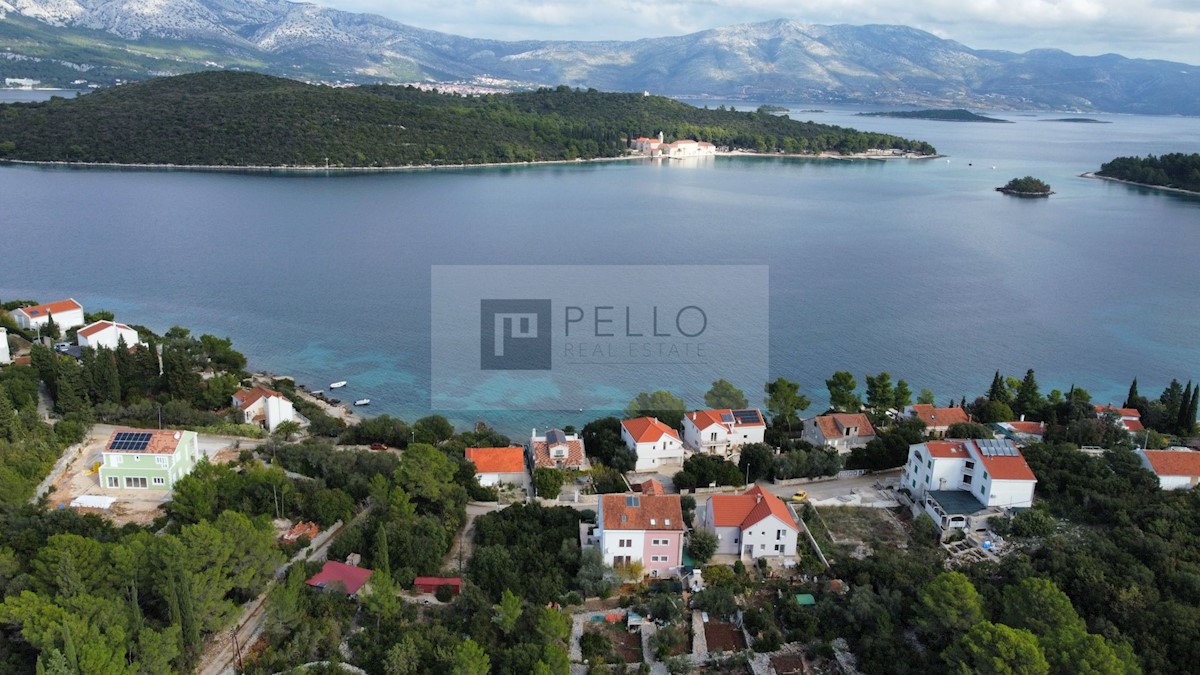 Hiša s pogledom na morje in otoček Badiju, 30 m od plaže (možen nakup po enotah).