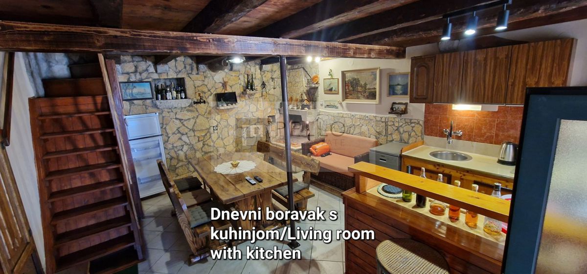 Dvojna kamnita hiša med trto in borovci... (POSTUP-PELJEŠAC)
