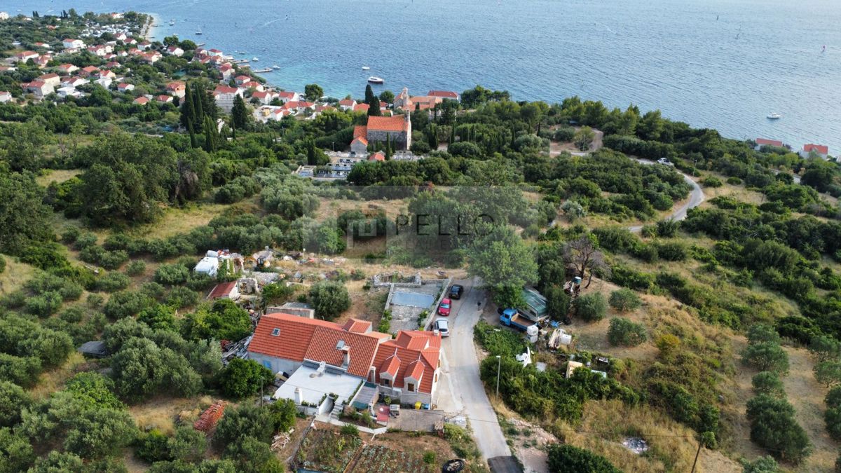 Kamnita hiša z bazenom in čudovitim razgledom na morje v Viganju
