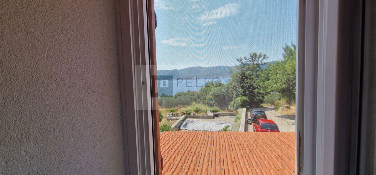 Kamnita hiša z bazenom in čudovitim razgledom na morje v Viganju