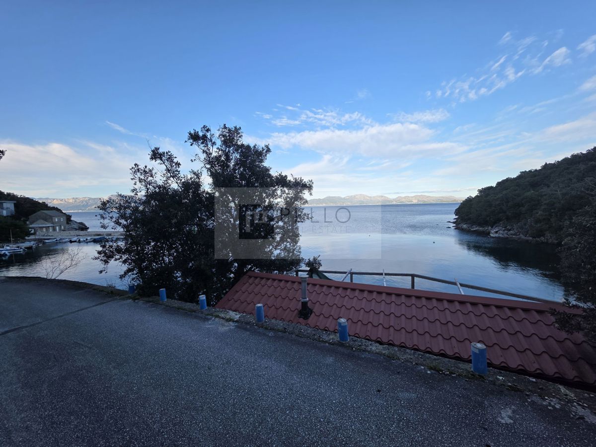 Ekskluzivno – Garsonjera v prvi vrsti ob morju (28 m²), Uvala Crkvice (Pelješac)