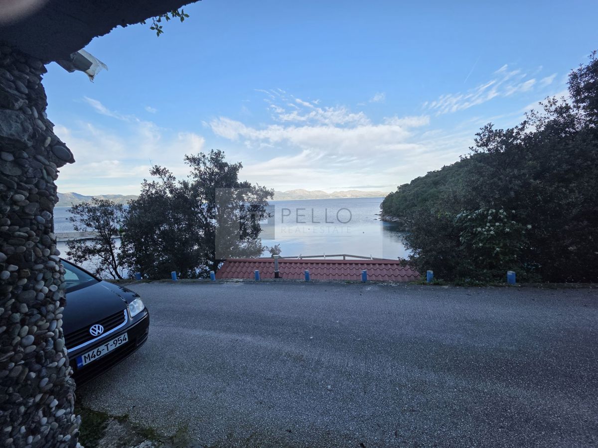 Ekskluzivno – Garsonjera v prvi vrsti ob morju (28 m²), Uvala Crkvice (Pelješac)