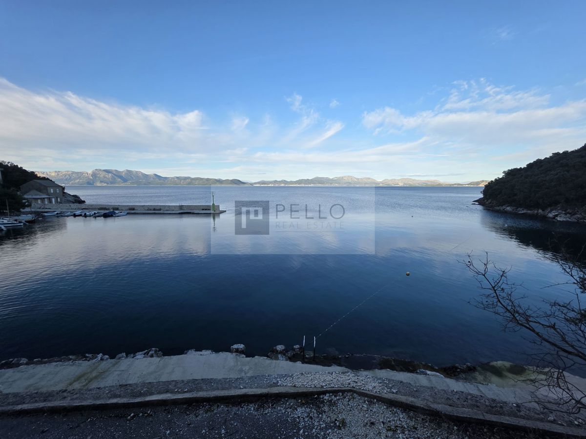 Ekskluzivno – Garsonjera v prvi vrsti ob morju (28 m²), Uvala Crkvice (Pelješac)