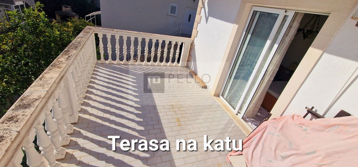 Dvojna hiša v Orebiću s pogledom na morje