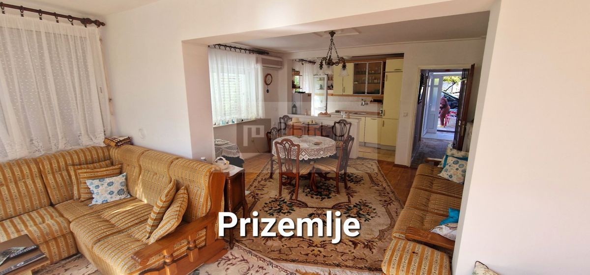 Dvojna hiša v Orebiću s pogledom na morje