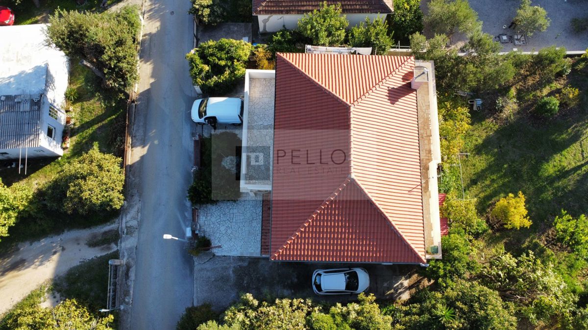 Prostorno stanovanje z balkonom in pogledom na morje Orebić