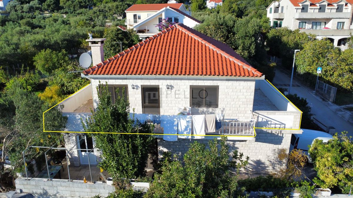 Prostorno stanovanje z balkonom in pogledom na morje Orebić