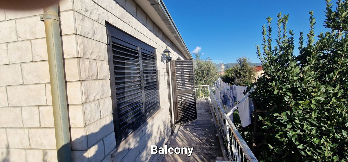 Prostorno stanovanje z balkonom in pogledom na morje Orebić