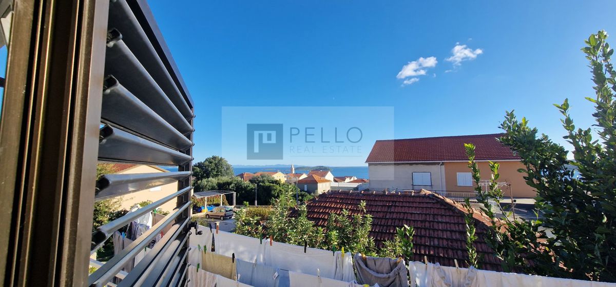 Prostorno stanovanje z balkonom in pogledom na morje Orebić