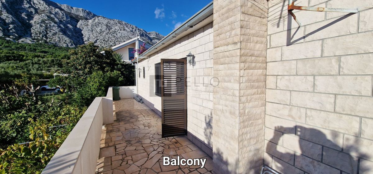 Prostorno stanovanje z balkonom in pogledom na morje Orebić