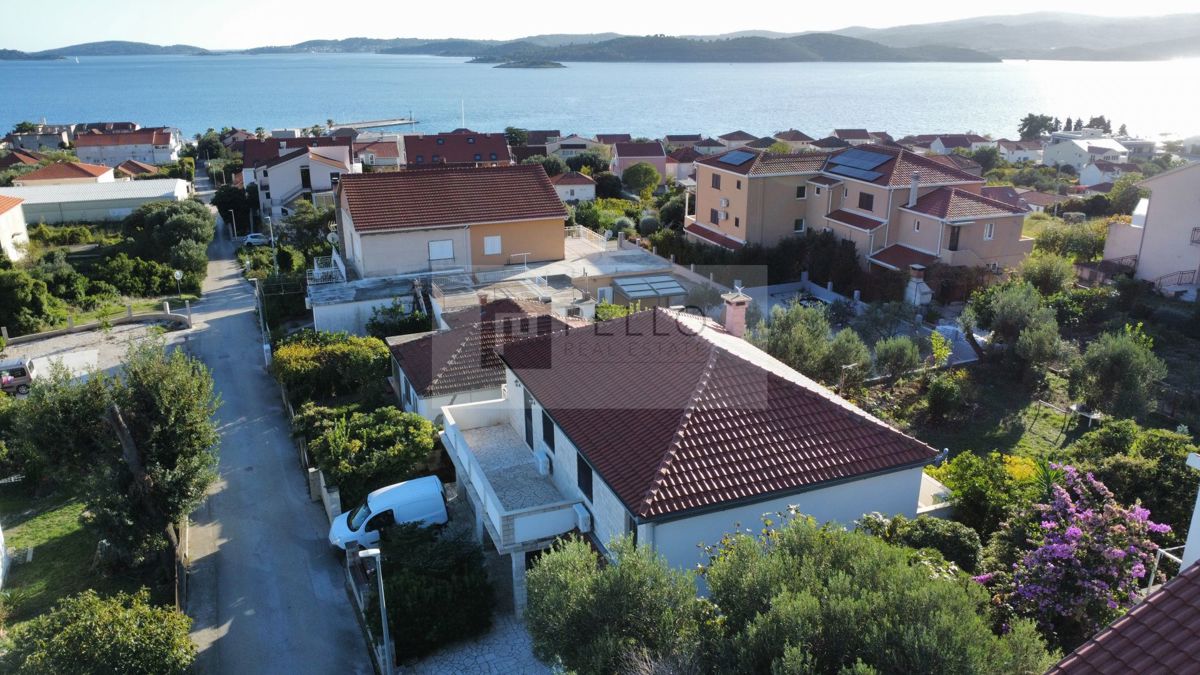 Prostorno stanovanje z balkonom in pogledom na morje Orebić