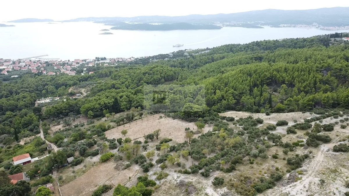 Hiša na samem s panoramskim razgledom (za obnovo)