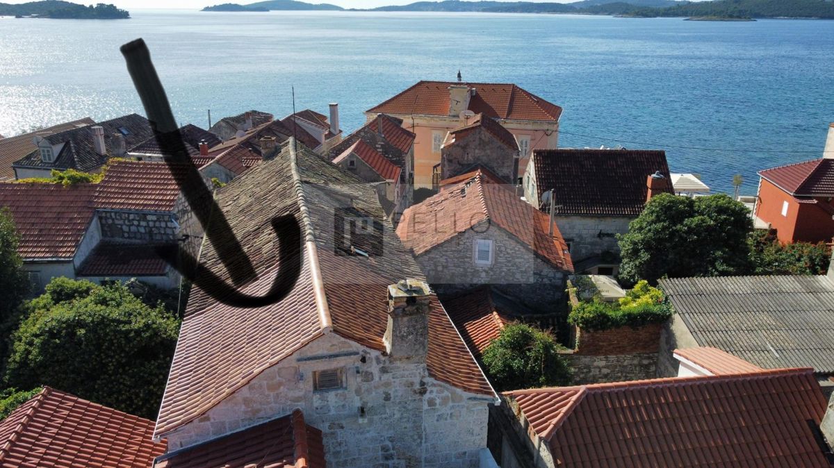 Kamnita hiša (v nizu hiš) v središču Orebića (50 m od morja)