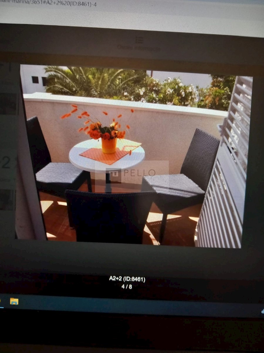 Apartmajska hiša s kamnito fasado