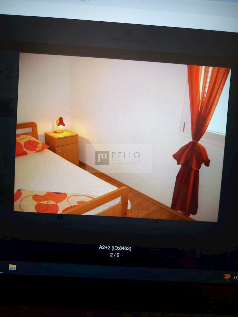 Apartmajska hiša s kamnito fasado