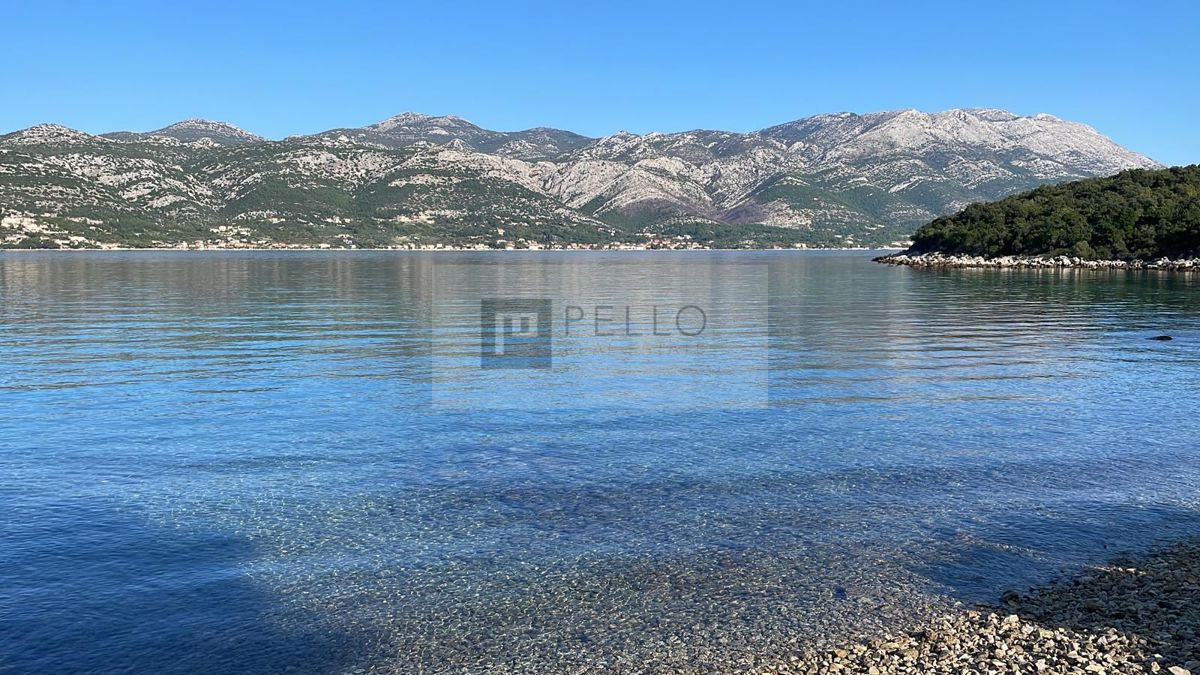 Korčula – Zemljišče v odmaknjenem zalivu, Prva vrsta ob morju, Neposredno ob plaži
