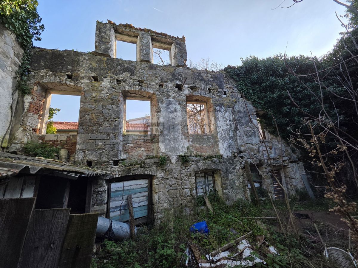 Kamnita hiša za obnovo z zemljiščem – Pelješac