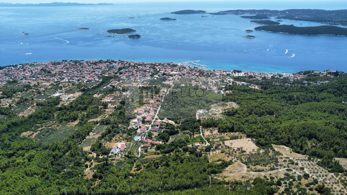 Kapitanova posest v Orebiću (Gradbena parcela + 2 hiši)