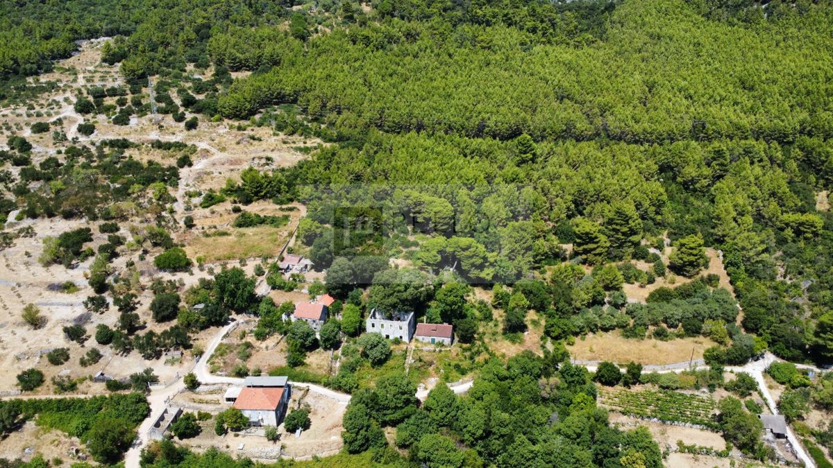 Kapitanova posest v Orebiću (Gradbena parcela + 2 hiši)