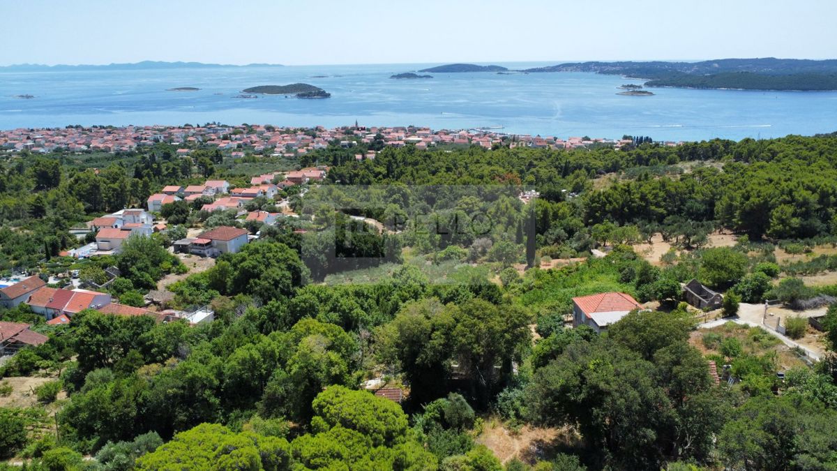 Kapitanova posest v Orebiću (Gradbena parcela + 2 hiši)