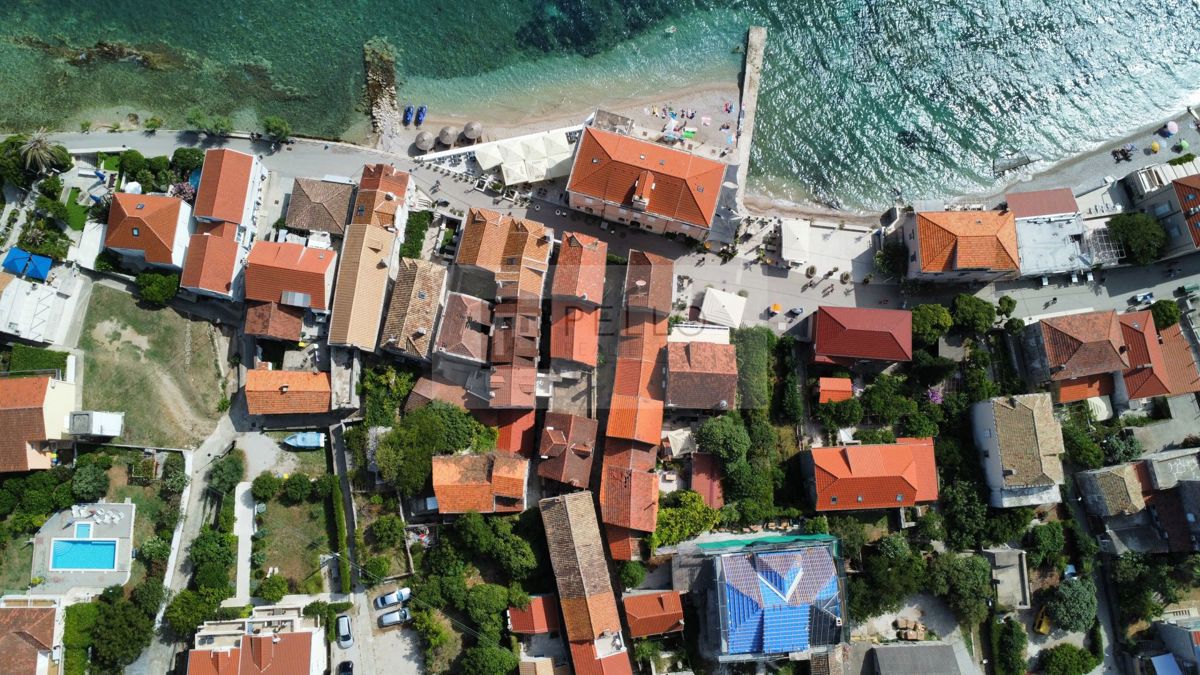 Kamnita hiša v starem delu Orebića, 30 m od morja (razgled na morje)