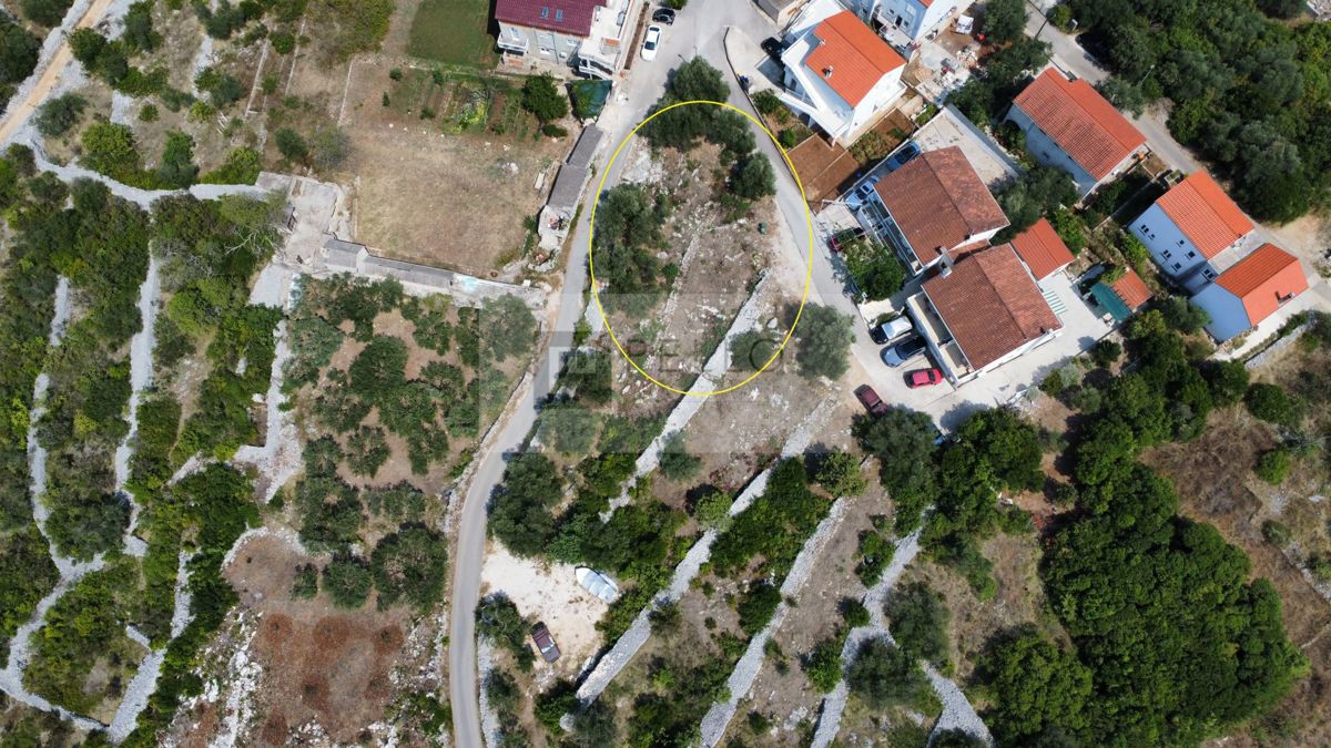 Zazidljivo zemljišče na prodaj v Korčuli – 650 m od mor