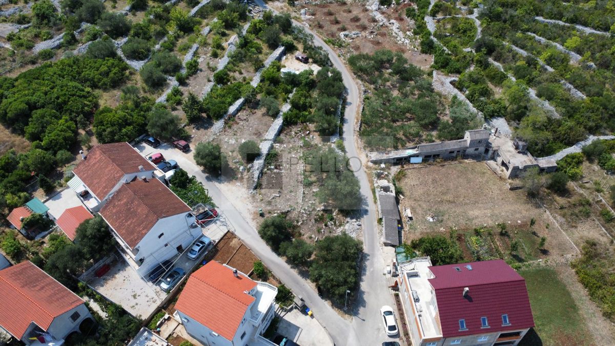 Zazidljivo zemljišče na prodaj v Korčuli – 650 m od mor