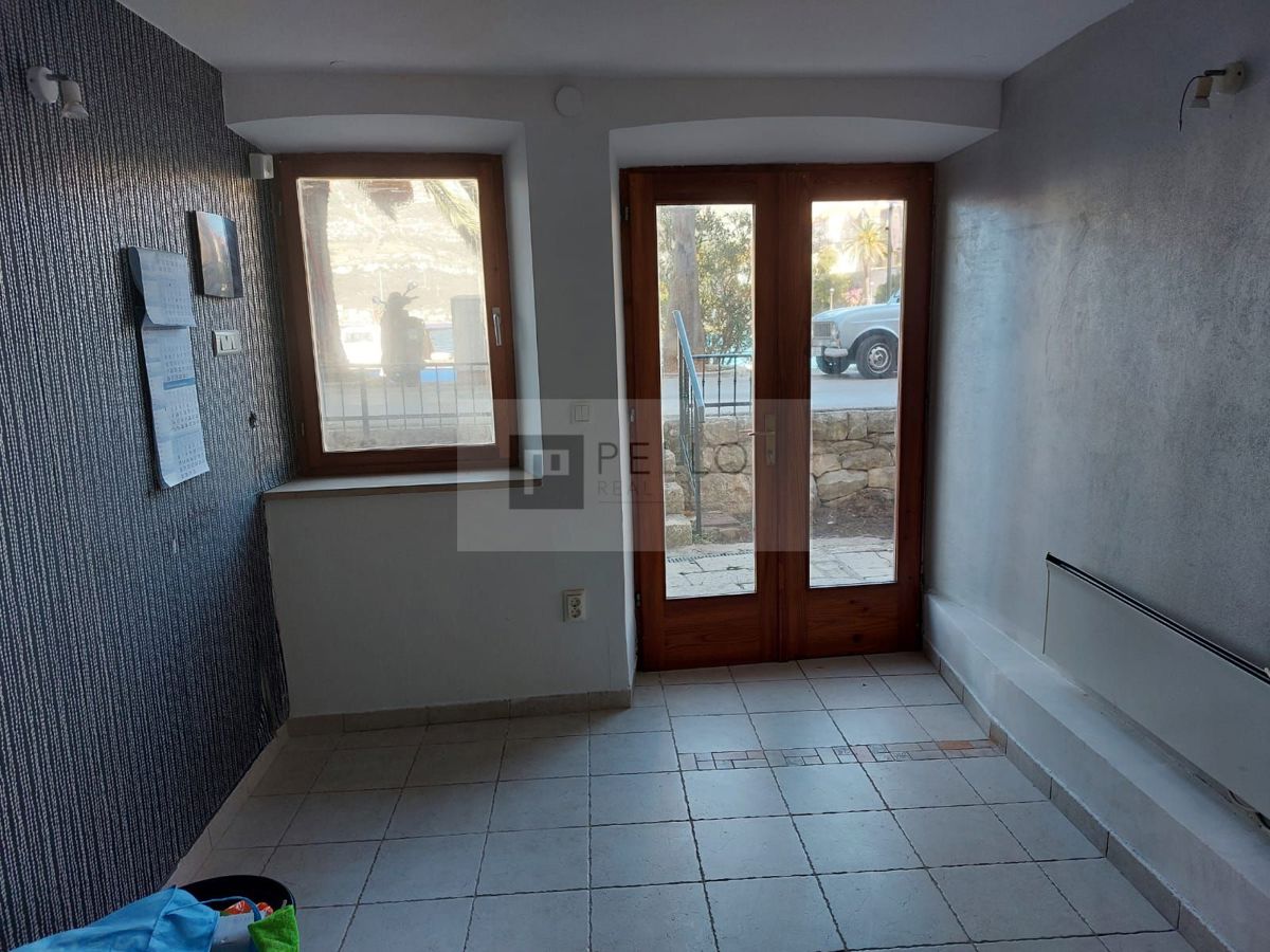 Popolnoma obnovljena kamnita hiša v starem mestnem jedru Korčule – 145 m², tik ob morju