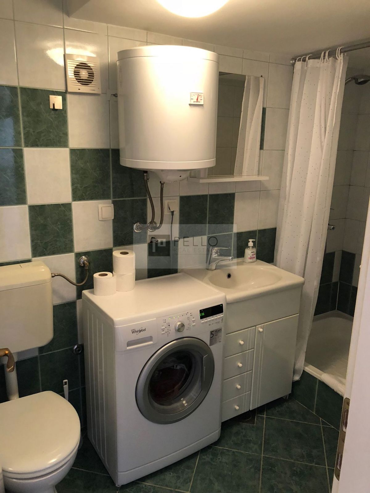 Popolnoma obnovljena kamnita hiša v starem mestnem jedru Korčule – 145 m², tik ob morju